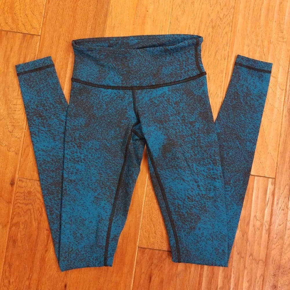 blue and black lululemon leggings
